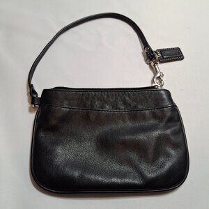 COACH Black Leather Corner Zip Wristlet Wallet Pouch Silvertone Coach Charm